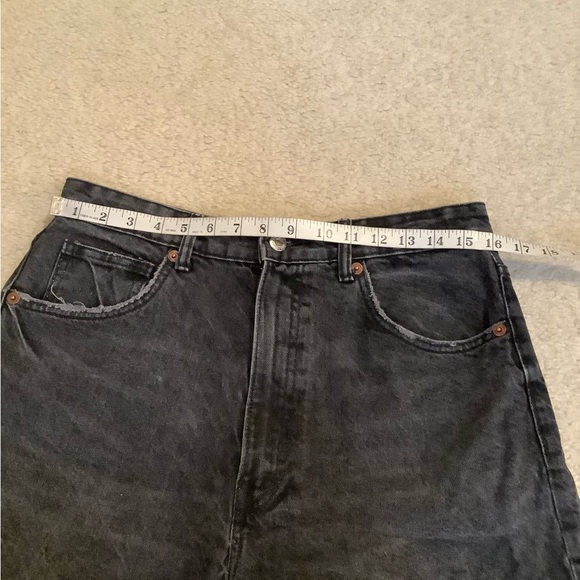 Zara High Rise Black Denim Loose Baggy Jean Shorts 5” inseam size 10/30 Medium. - Picture 4 of 11
